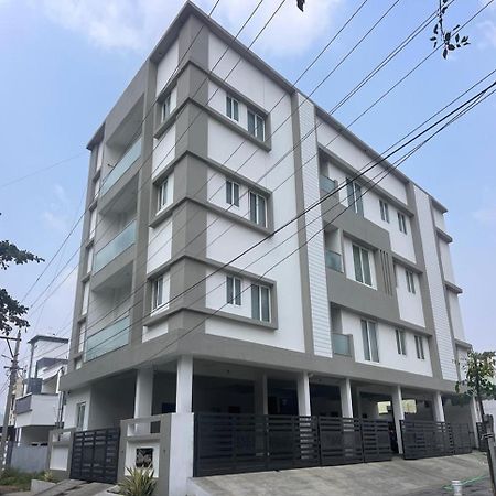 Thulasi Avenue Inn Pollāchi Exterior photo