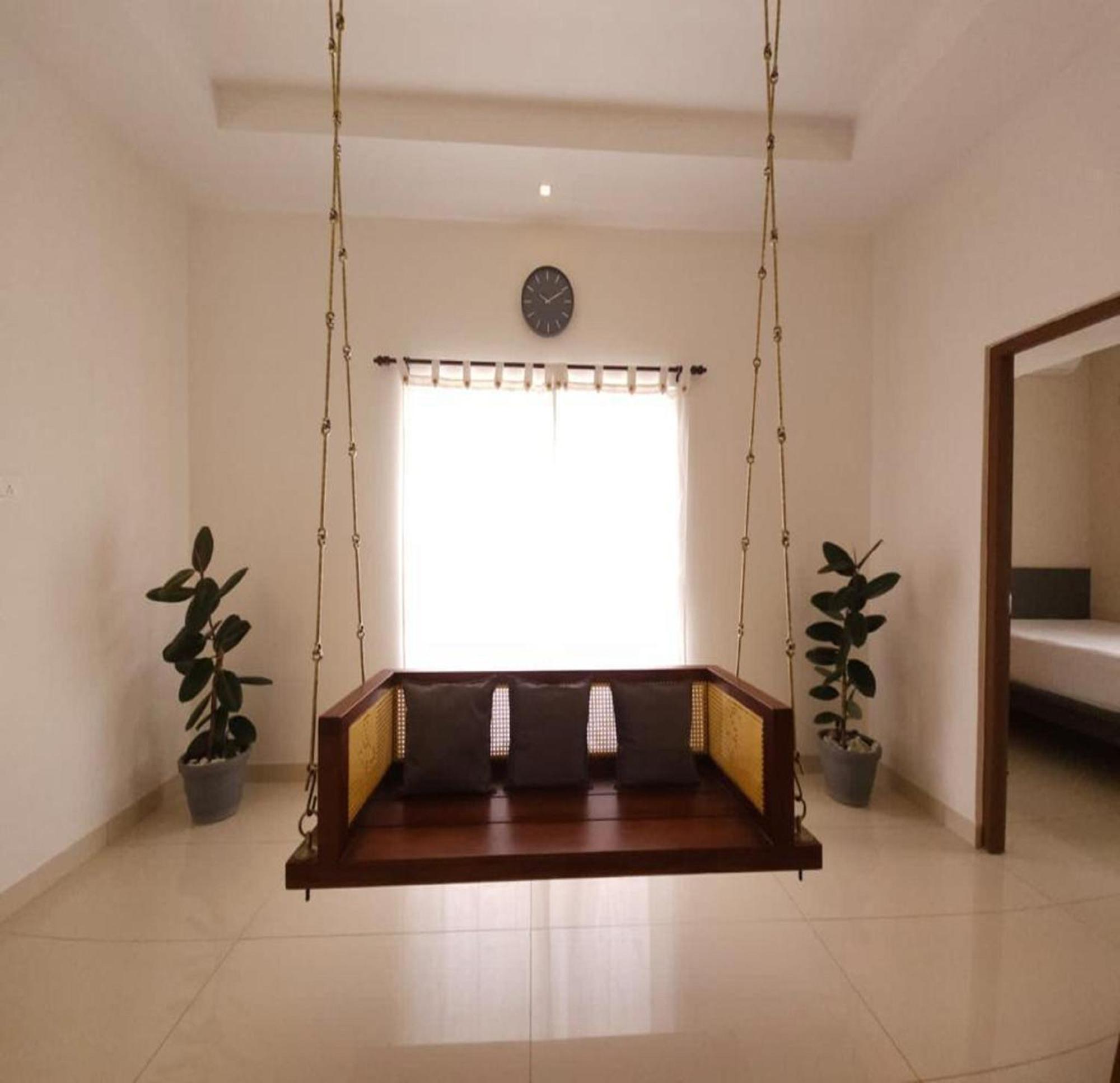 Thulasi Avenue Inn Pollāchi Exterior photo