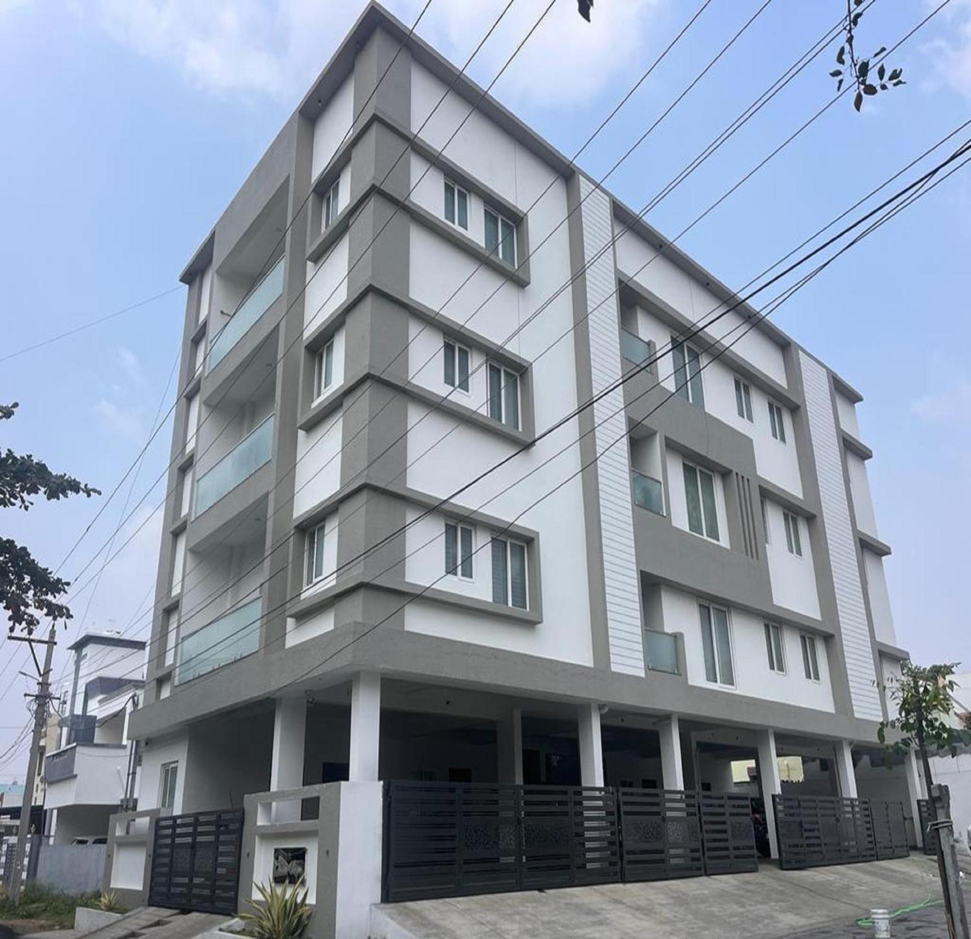 Thulasi Avenue Inn Pollāchi Exterior photo