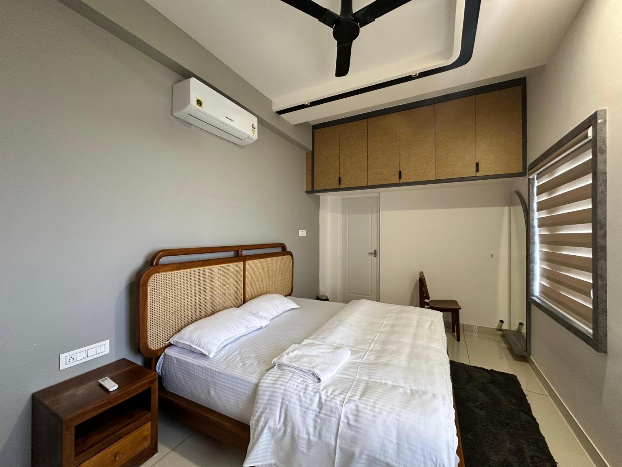 Thulasi Avenue Inn Pollāchi Exterior photo