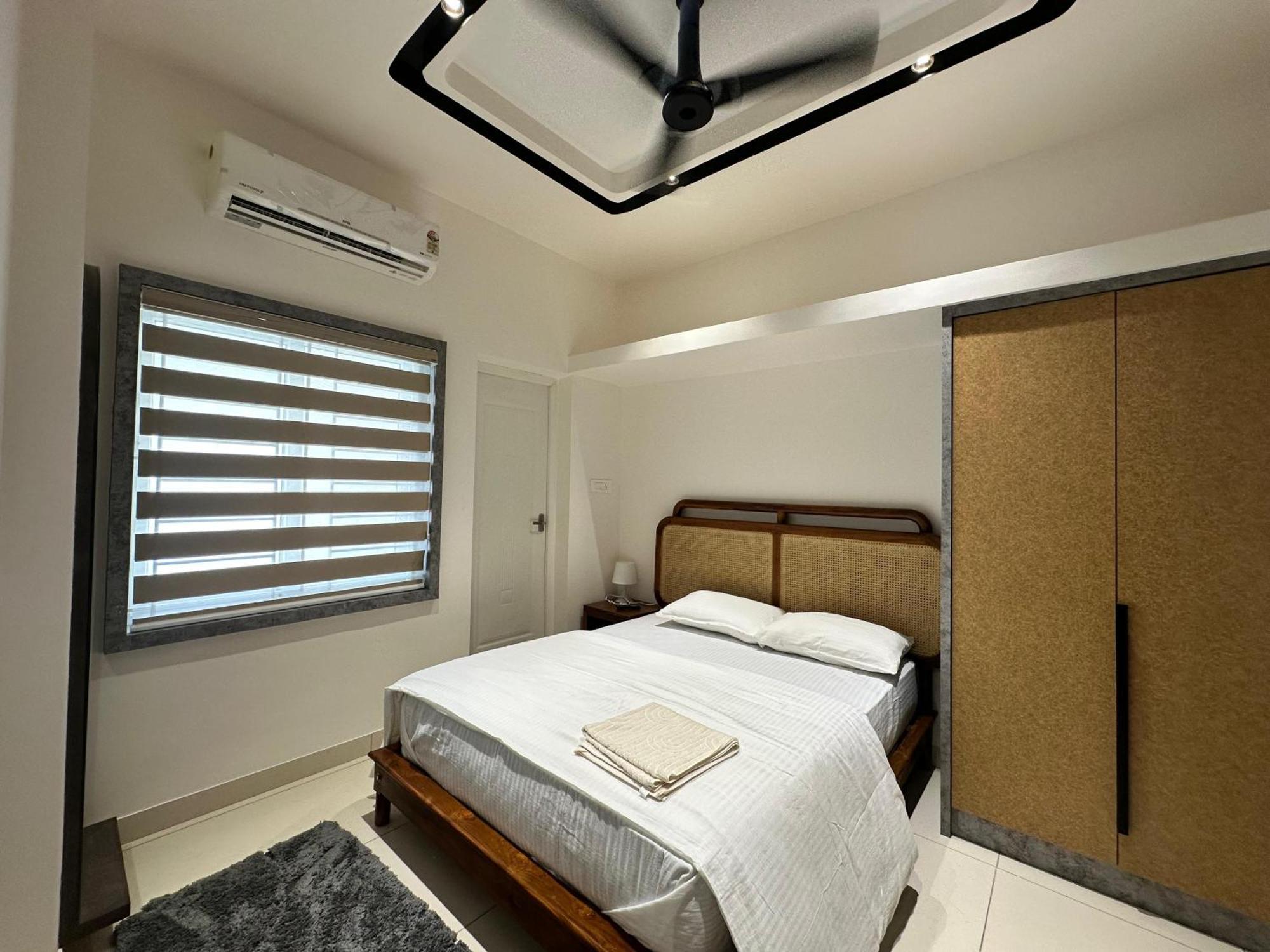 Thulasi Avenue Inn Pollāchi Exterior photo