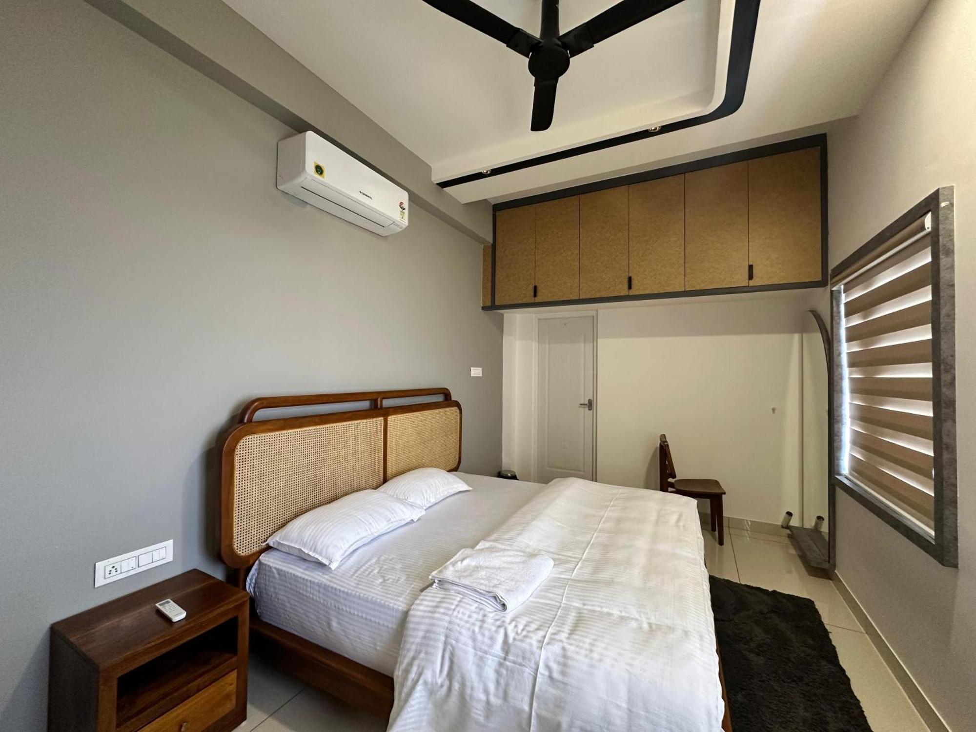 Thulasi Avenue Inn Pollāchi Exterior photo