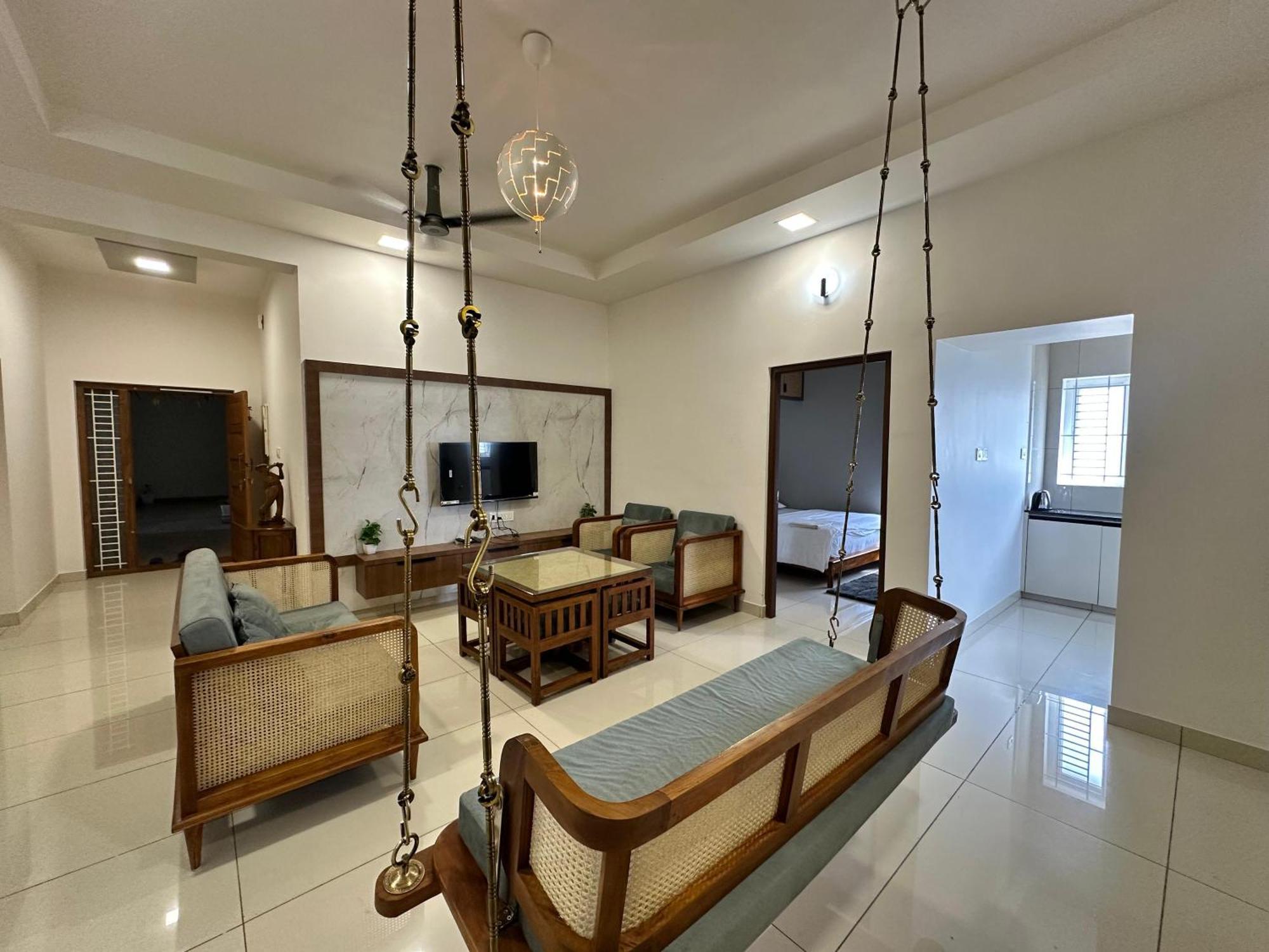 Thulasi Avenue Inn Pollāchi Exterior photo